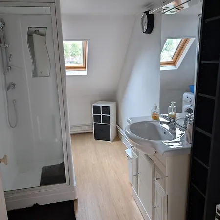 Apartment Seine-front In Stone House With Parking And Garden, Lacroix Island