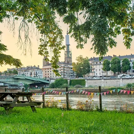 Apartment Seine-front In Stone House With Parking And Garden, Lacroix Island Rouen