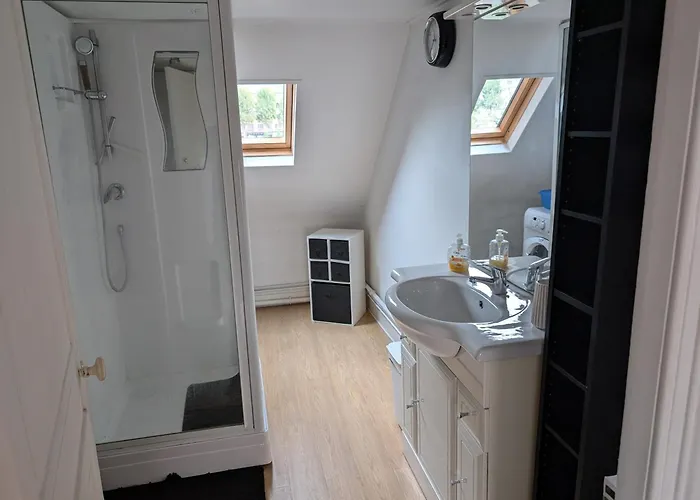 Apartment Seine-front In Stone House With Parking And Garden, Lacroix Island