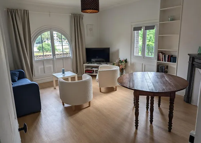 Seine-front In Stone House With Parking And Garden, Lacroix Island Apartment Rouen