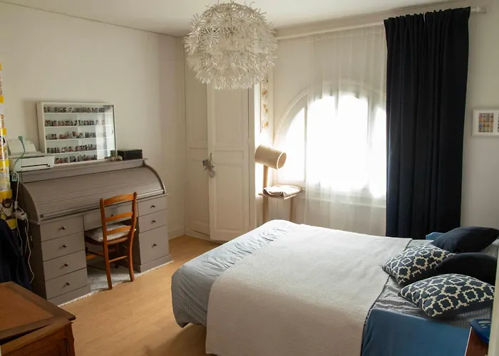 Seine-front In Stone House With Parking And Garden, Lacroix Island Rouen