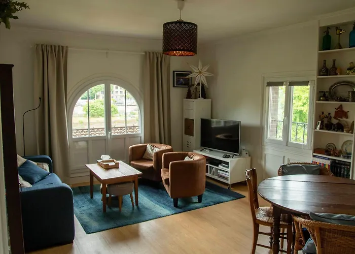 Seine-front In Stone House With Parking And Garden, Lacroix Island